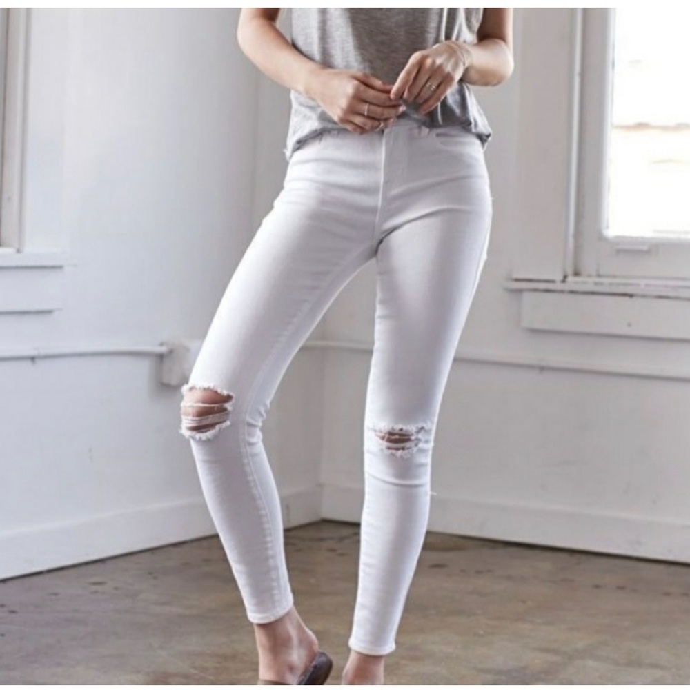 PACSUN white high rise destroyed knee jeans size 2